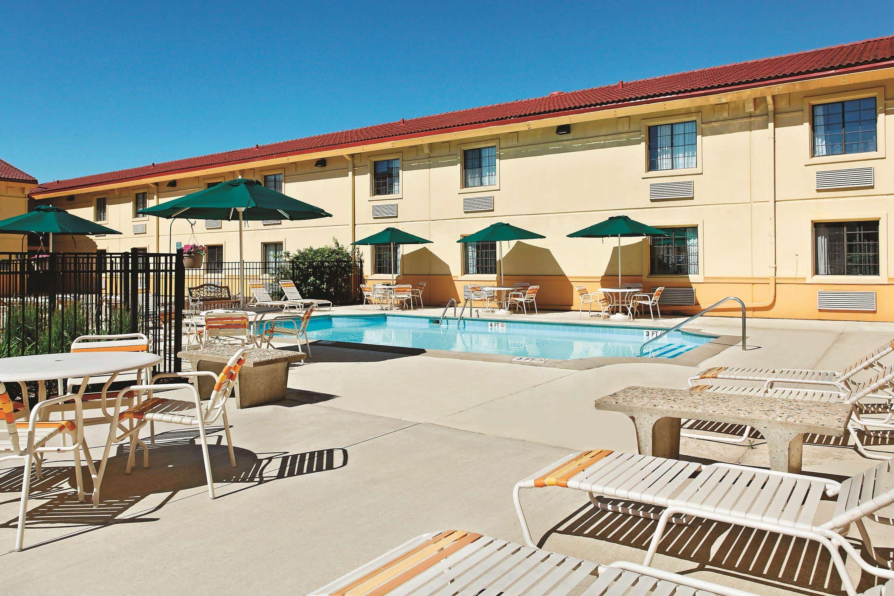 La Quinta Inn By Wyndham Champaign Exteriör bild